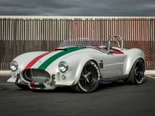There are no rules for the paint schemes for Cobras...only historical vs. creative.