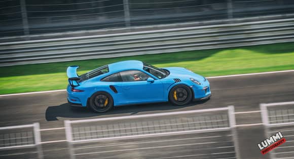 Riviera blue Porsche GT3RS. Facebook: Lummi