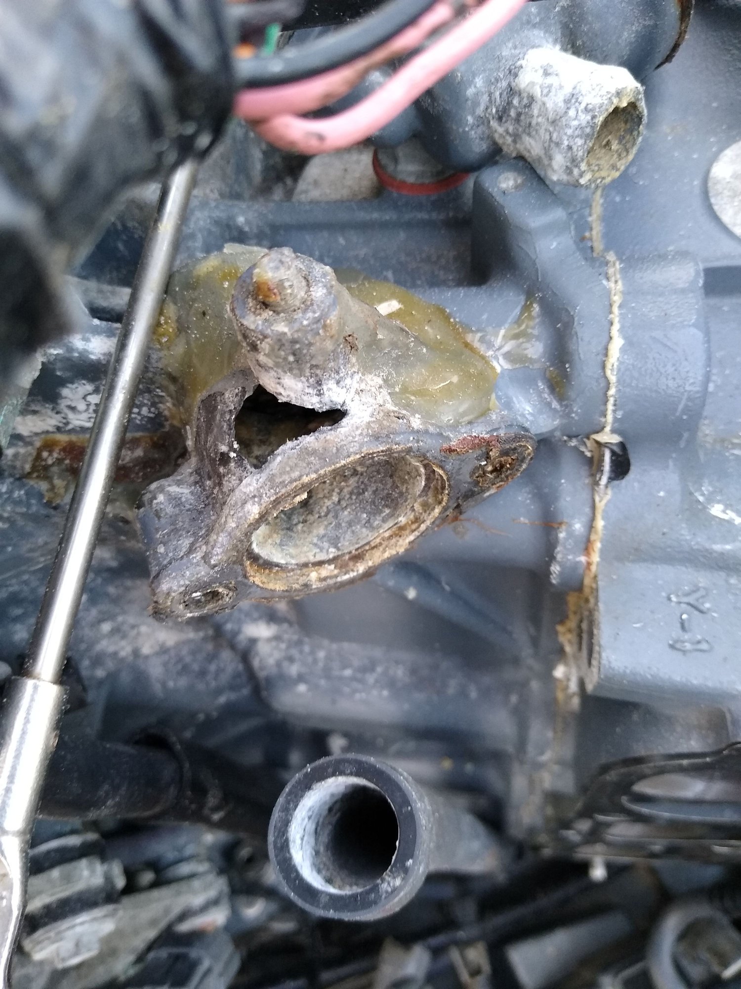 2005 Yamaha 225 four stroke corrosion question Page 5 The Hull