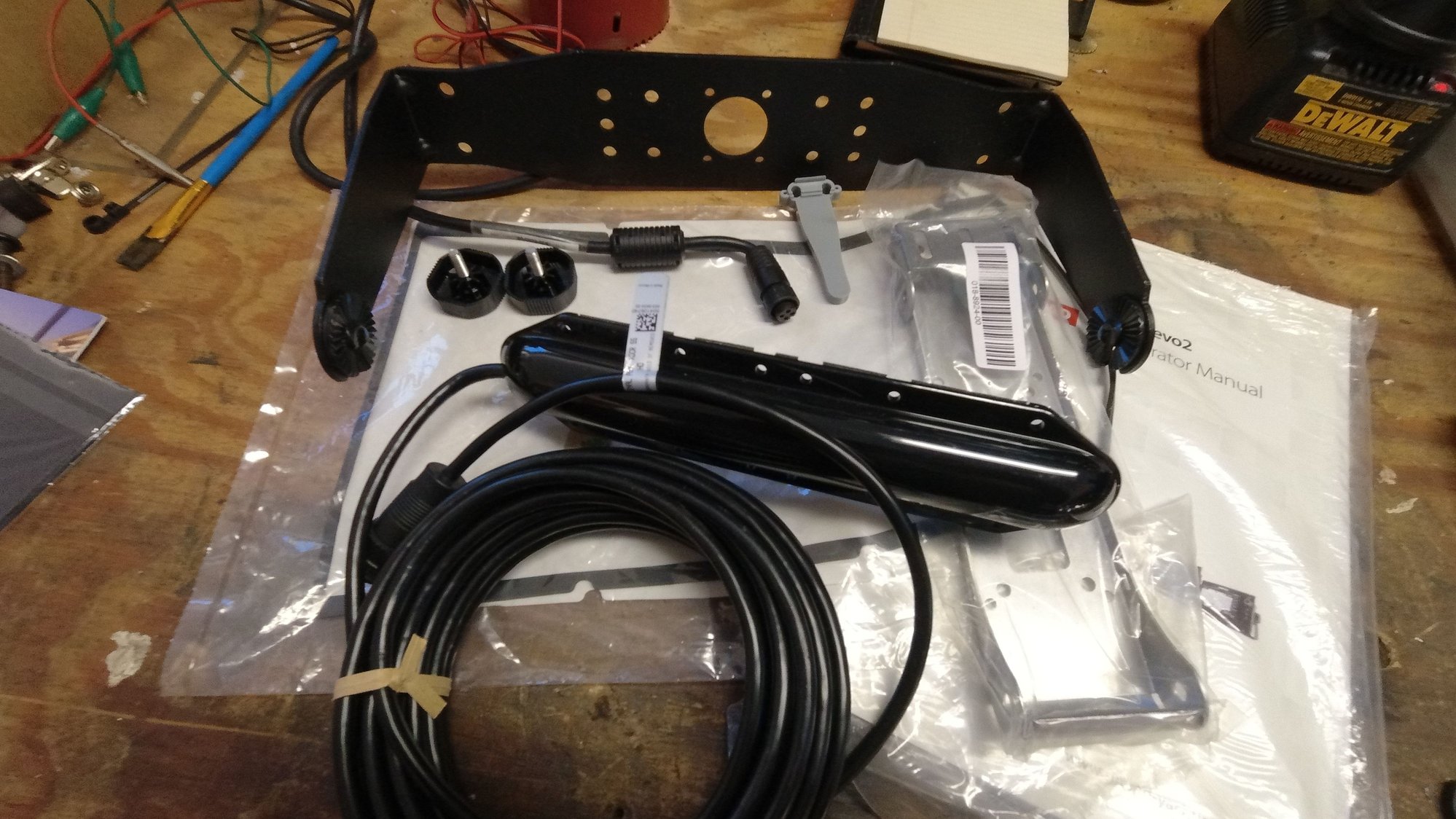 Complete Simrad NSS12 Evo2 w/Structure Scan Transducer and 4GRadar