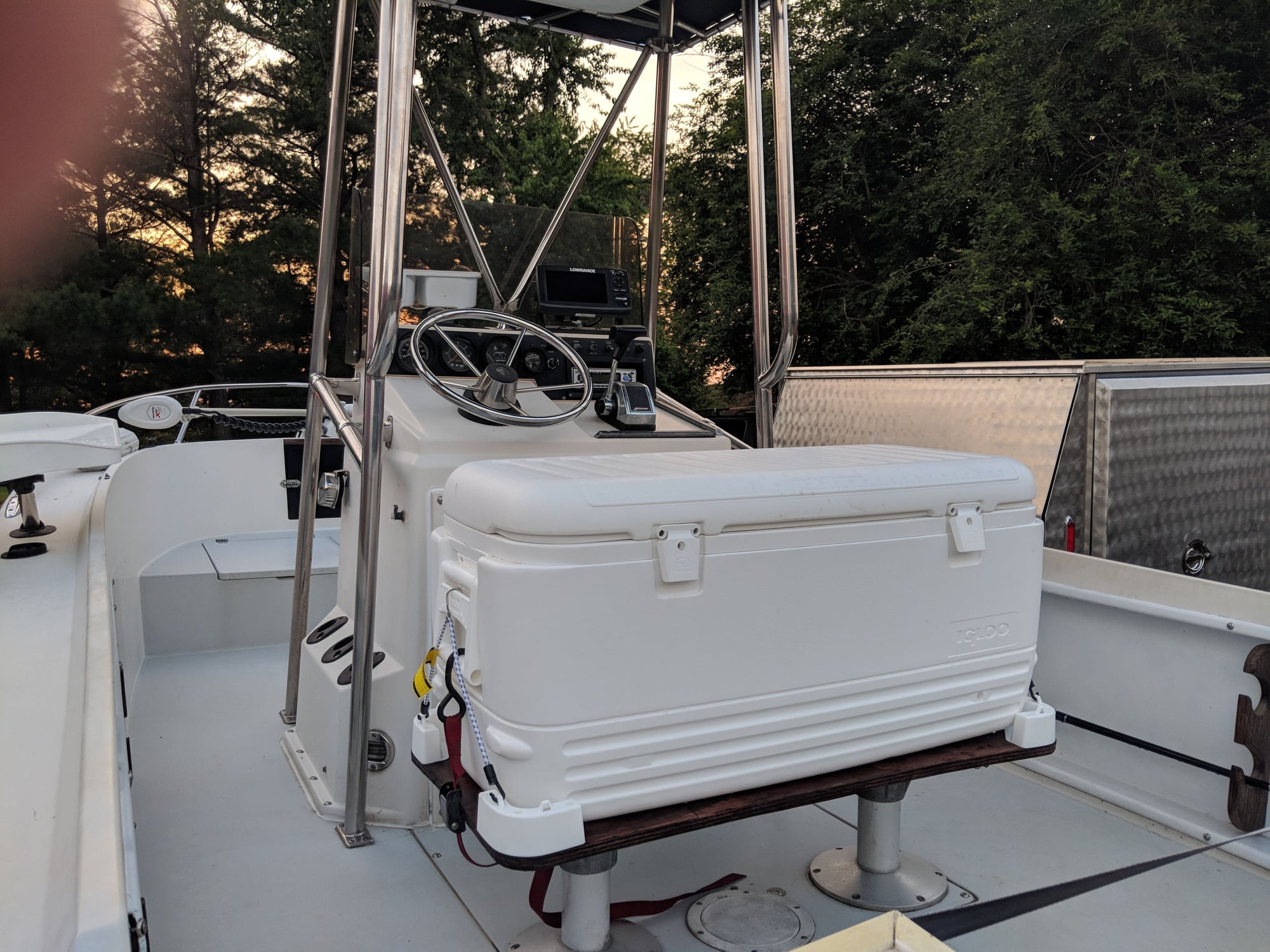 1988 Wellcraft 20 Sport Fisher front seating question - The Hull