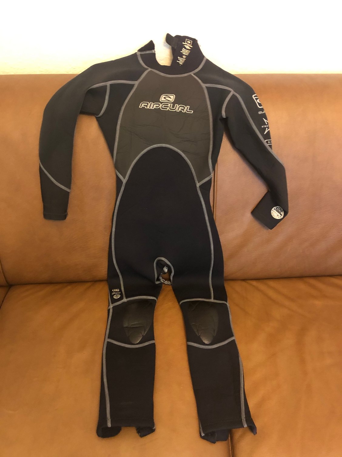 Child's Wet Suit - Black RIP Curl size 10 - The Hull Truth - Boating ...