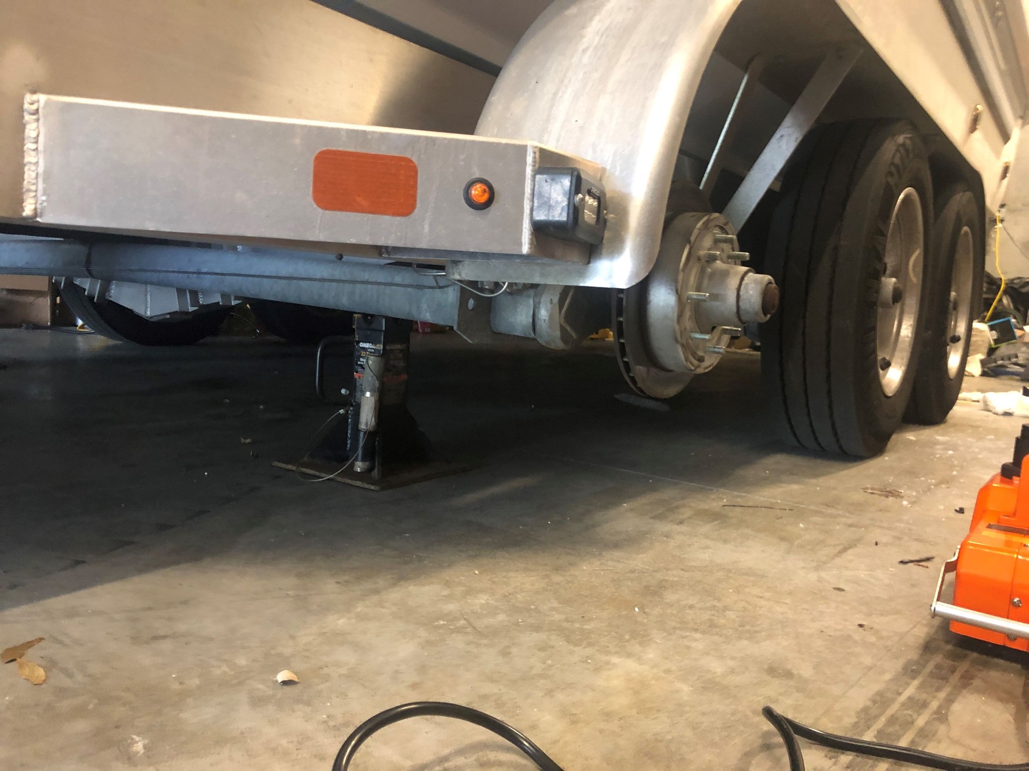 Changing tire on loaded triple axle trailer Page 2 The Hull Truth Boating and Fishing Forum