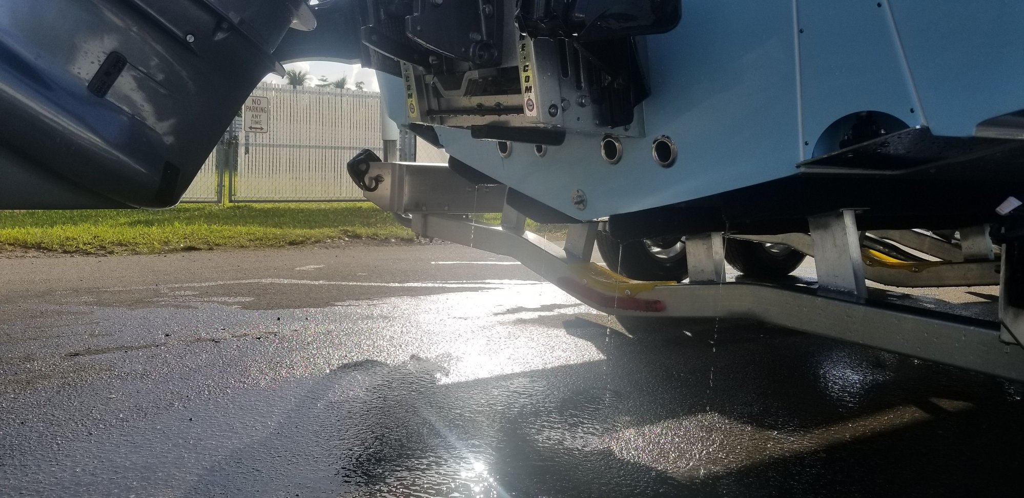 Sidescan transducer location on Contender 25 Bay (stepped hull) The