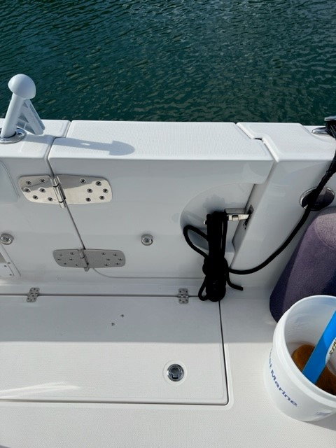 EdgeWater 262cx Transom Rod Holders, Ski Pylon, Fresh Water Fill