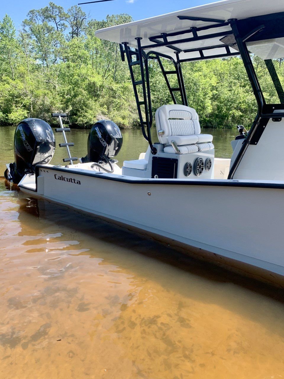 Light Gray Hull with black pipe work and black motors Page 2 The