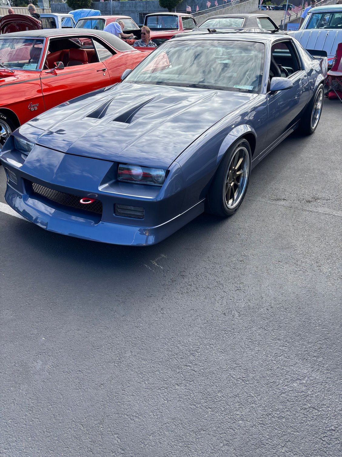 Chevrolet of Everett �Behind the Badge� charity car show 