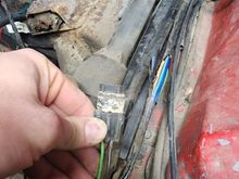 I can't find the female end to this plug. It seems to send the power to the head lights.