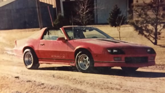 This was a super fun car. 86 Z28 made to look like an IROC-Z. Very healthy 355, 400hp and a 5 speed. I wrecked it after just a few months after the build. The huge cam screwed up the vacuum for the power brakes.....and i never got it fixed before i really needed them! That front wheel in this picture is currently an air hose reel in my garage....and looks like pac-man
