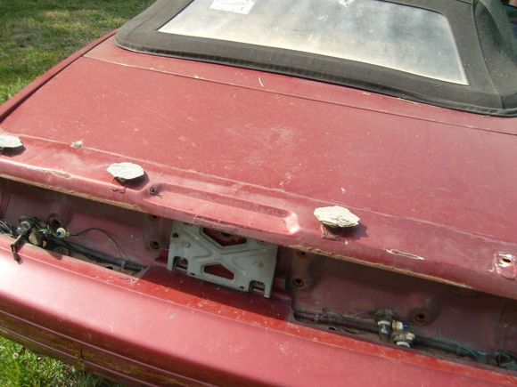 center spoiler has been broken,not sure if you'd want to repair....if i needed one,i'd fix it...but i don't need it....actual spoiler is inside car...