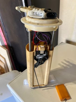 New 255lph pump installed into the fuel bucket along with a new 0-90 ohm sender card. 