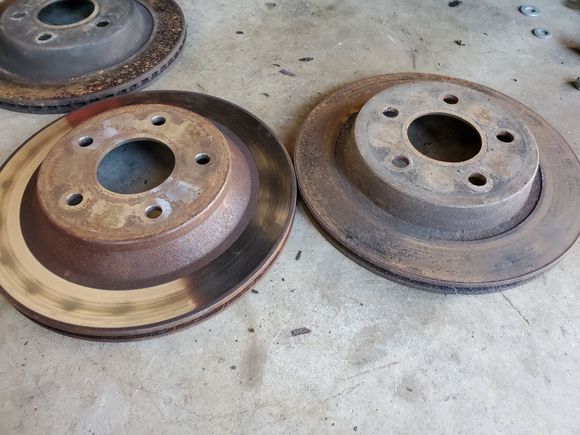 old LT1 rotor on right, old 89 pbr rotor on left, notice the steep step in the LT1 rotor