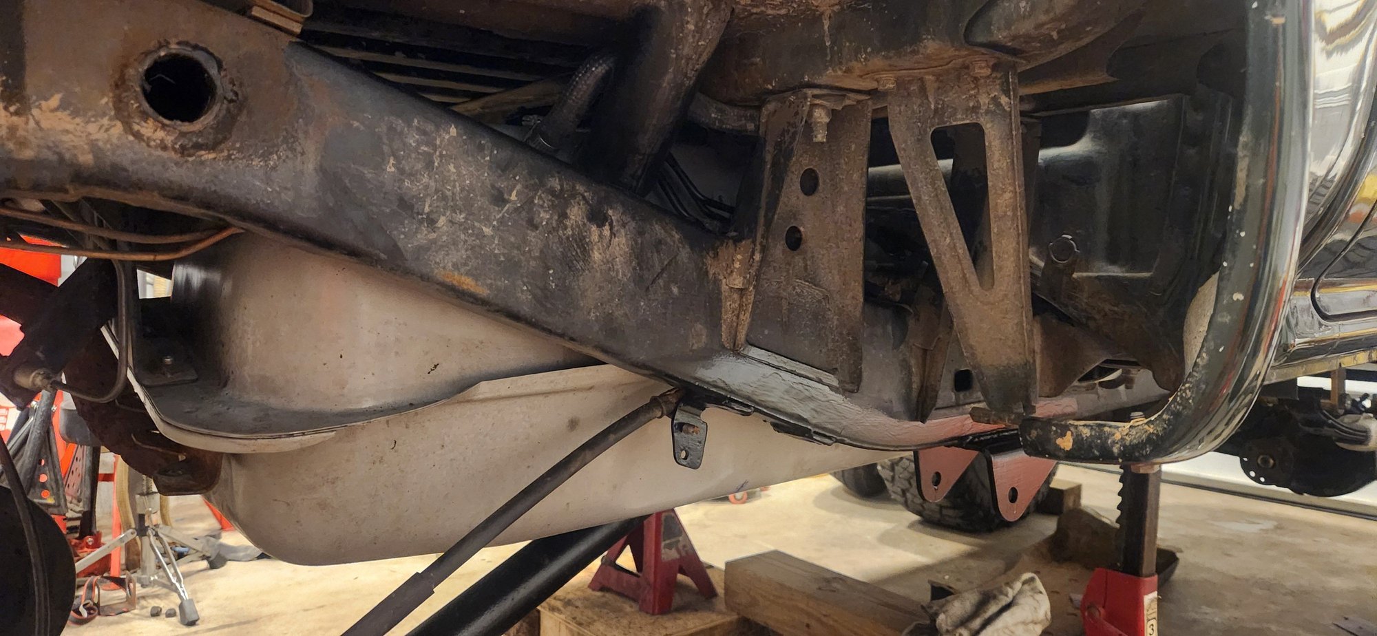 Tank bolted up minis skid plate. With the tank up we can get the chevy leaf springs back in place.