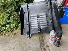 I used paint I had lying around on the engine side.