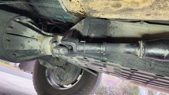 Rear 3rd member and sleeve/yoke side