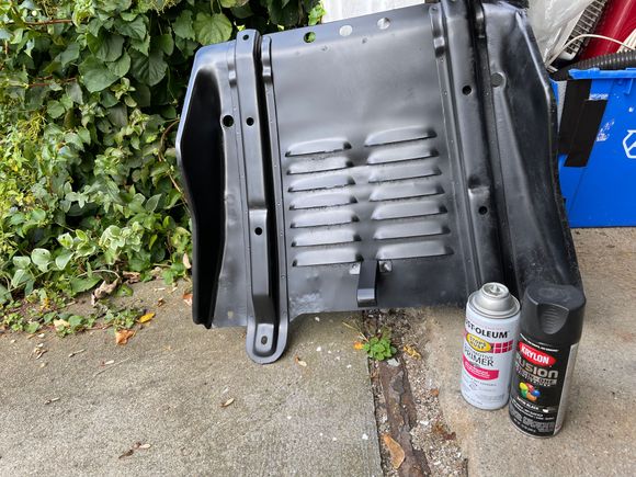I used paint I had lying around on the engine side.