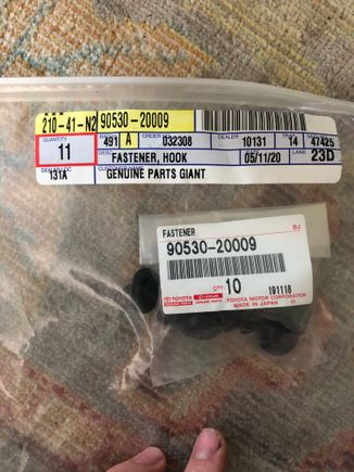 Tailgate panel screws