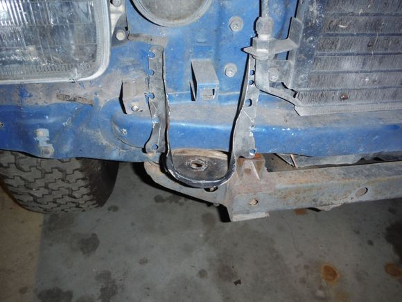 4 runner front body mount...