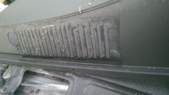 quick look at what the bottom looked like finished up - you can see a few areas where I really pressed and squished the liquid nails into the mesh