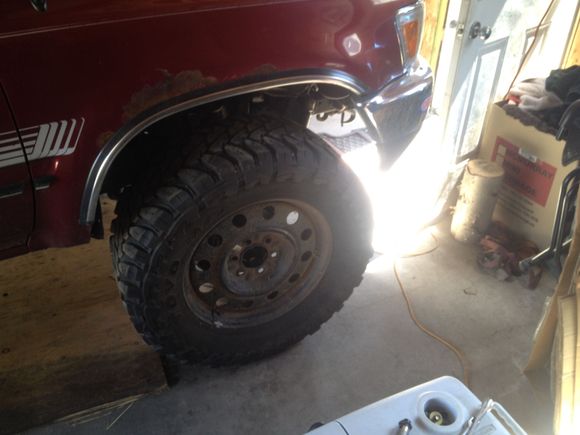 Check out my 33" tires off my F150!  wow they are huge in comparison.