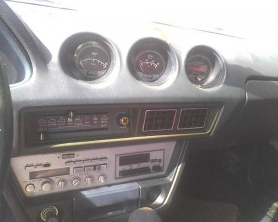 Aww what a cute quaint stereo...