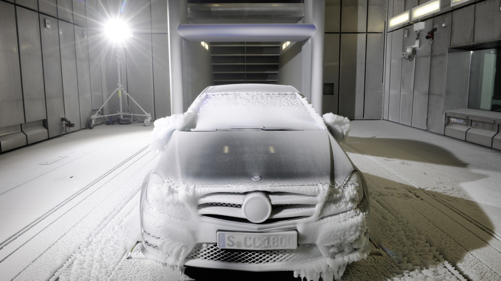 Mercedes-Benz wind tunnel climate testing