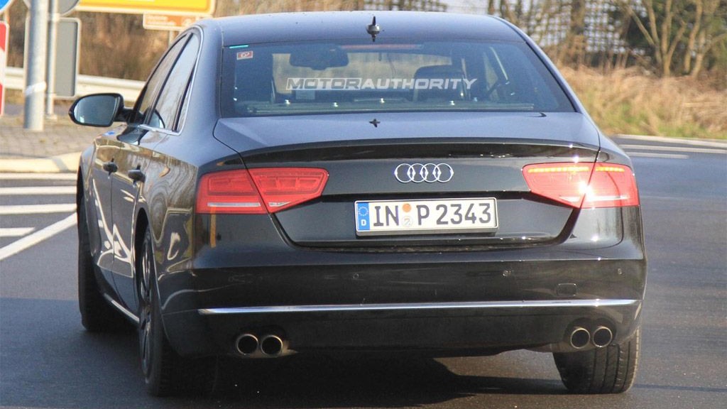 2011 Audi S8 spy shots