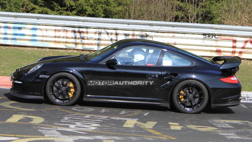 2012 Porsche 911 GT2 facelift spy shots