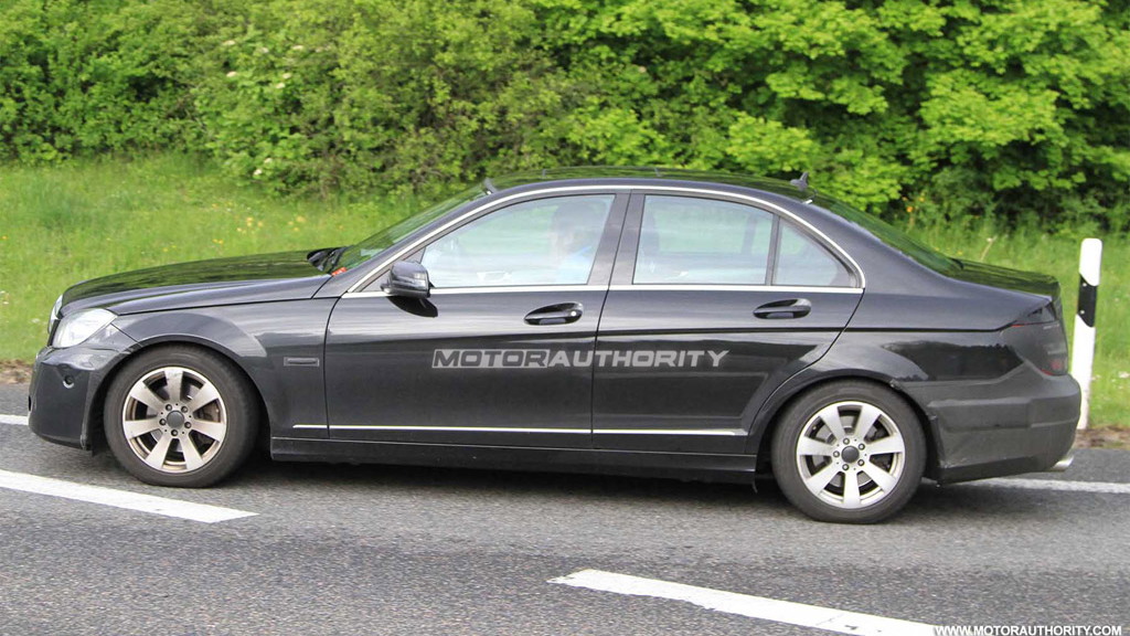 2011 Mercedes-Benz C-Class facelift spy shots
