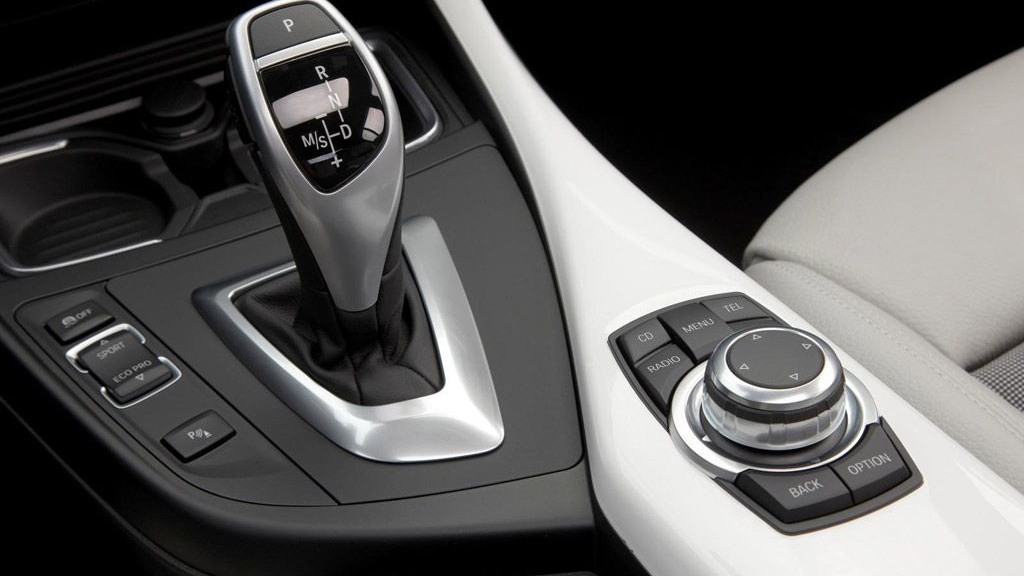 12 Bmw 1 Series Larger More Efficientdynamics Technology