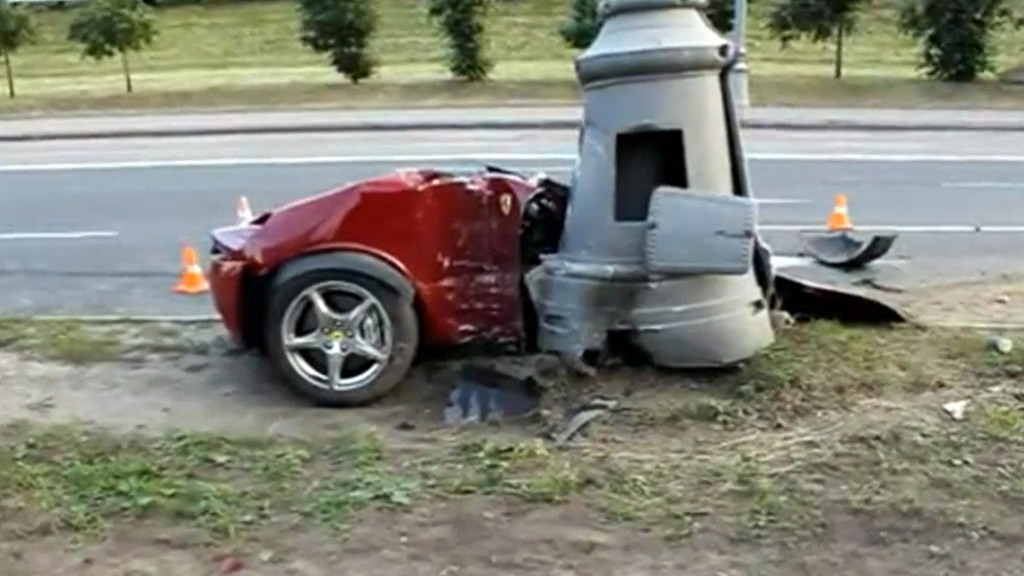 Ferrari 612 Scaglietti crash in Moscow, Russia