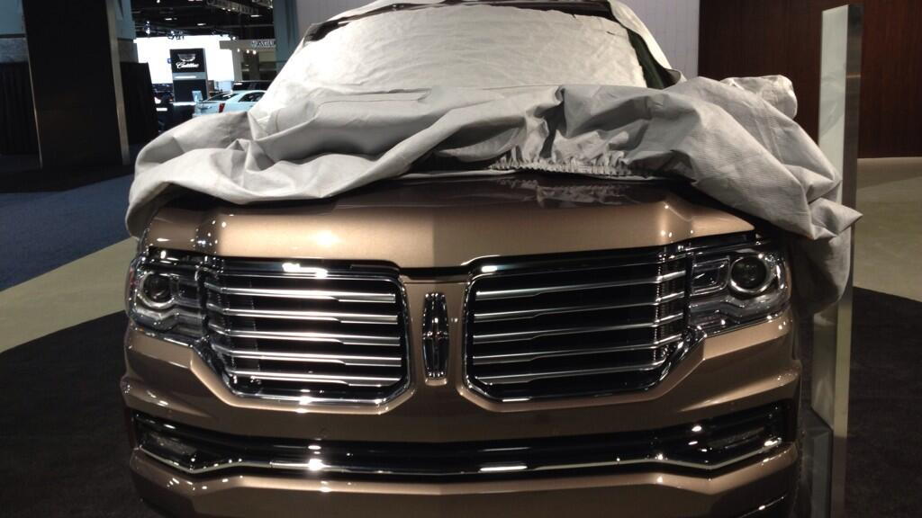 2015 Lincoln Navigator front end, posted by Twitter user @CliffordAtiyeh