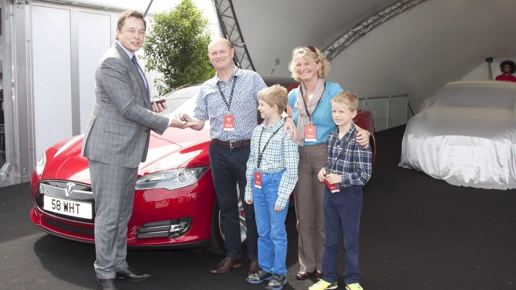 First Tesla Model S cars delivered to UK customers