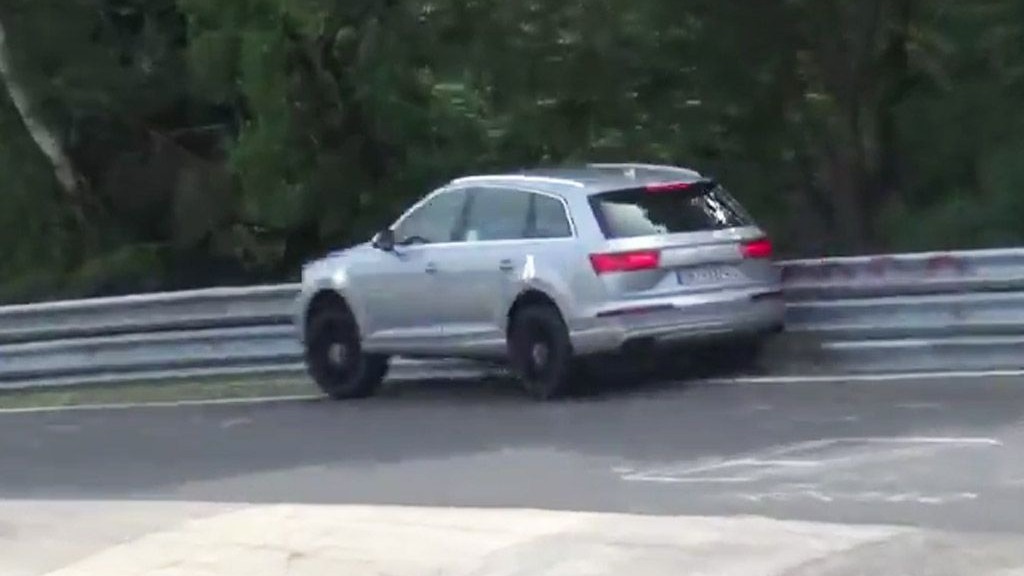 2017 Audi SQ7 prototype crash