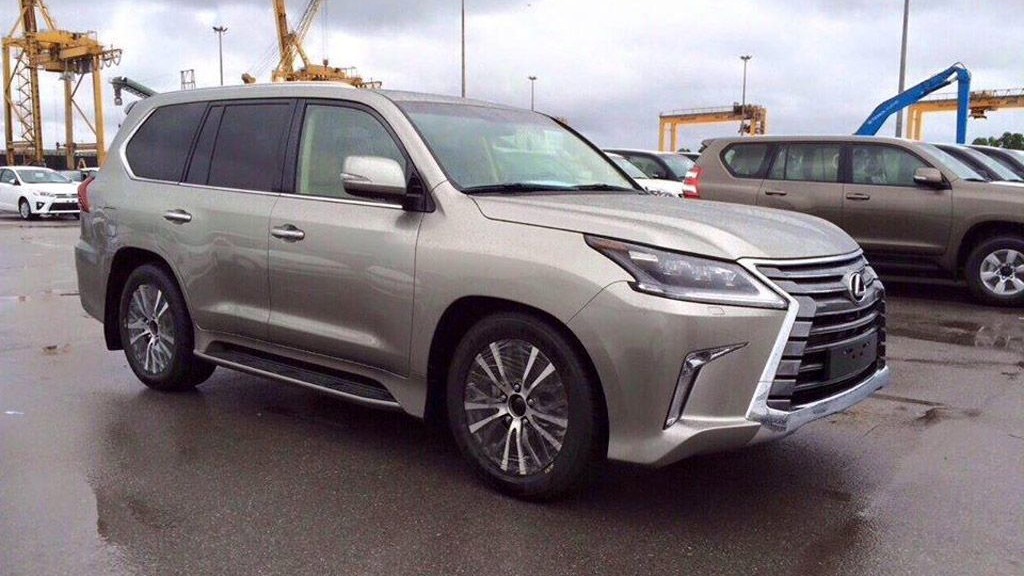 2016 Lexus LX 570 leak - Image via @Hamad1two3