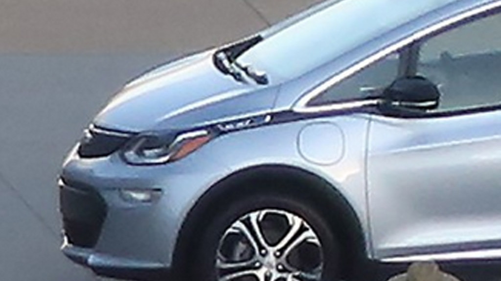 2017 Chevrolet Bolt EV spy shots - Image via Green Car Reports