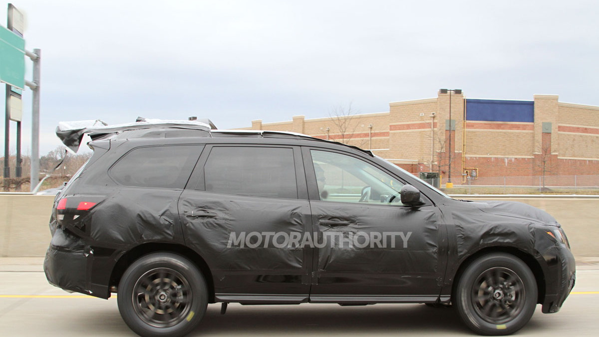 2013 Nissan Pathfinder spy shots