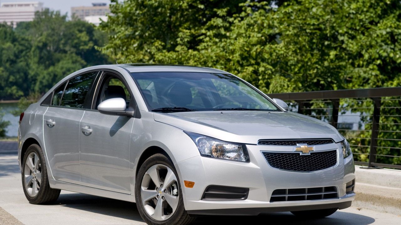 Chevrolet Cruze сзади 2009