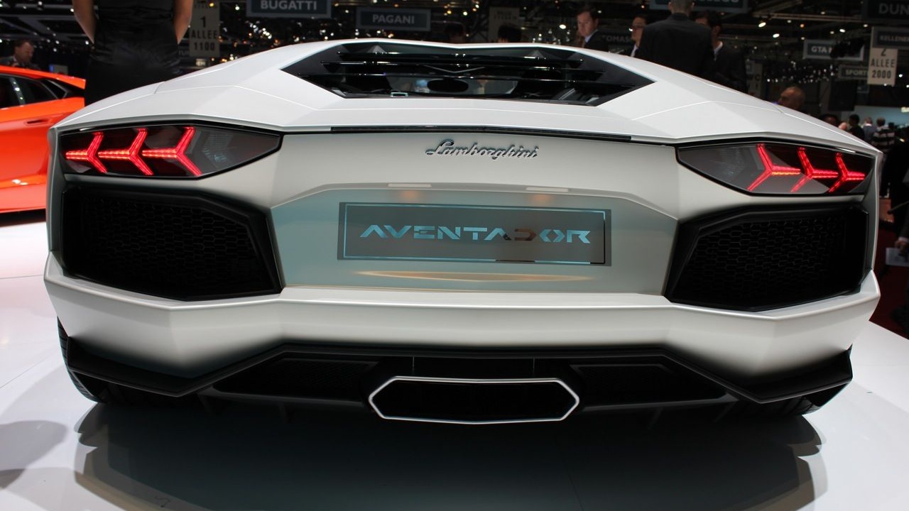 Lamborghini Aventador LP700-4 live photos