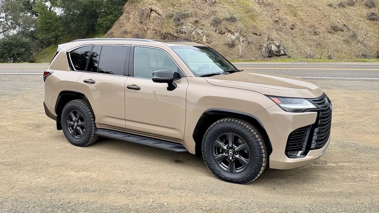 2025 Lexus LX 700 Overtrail