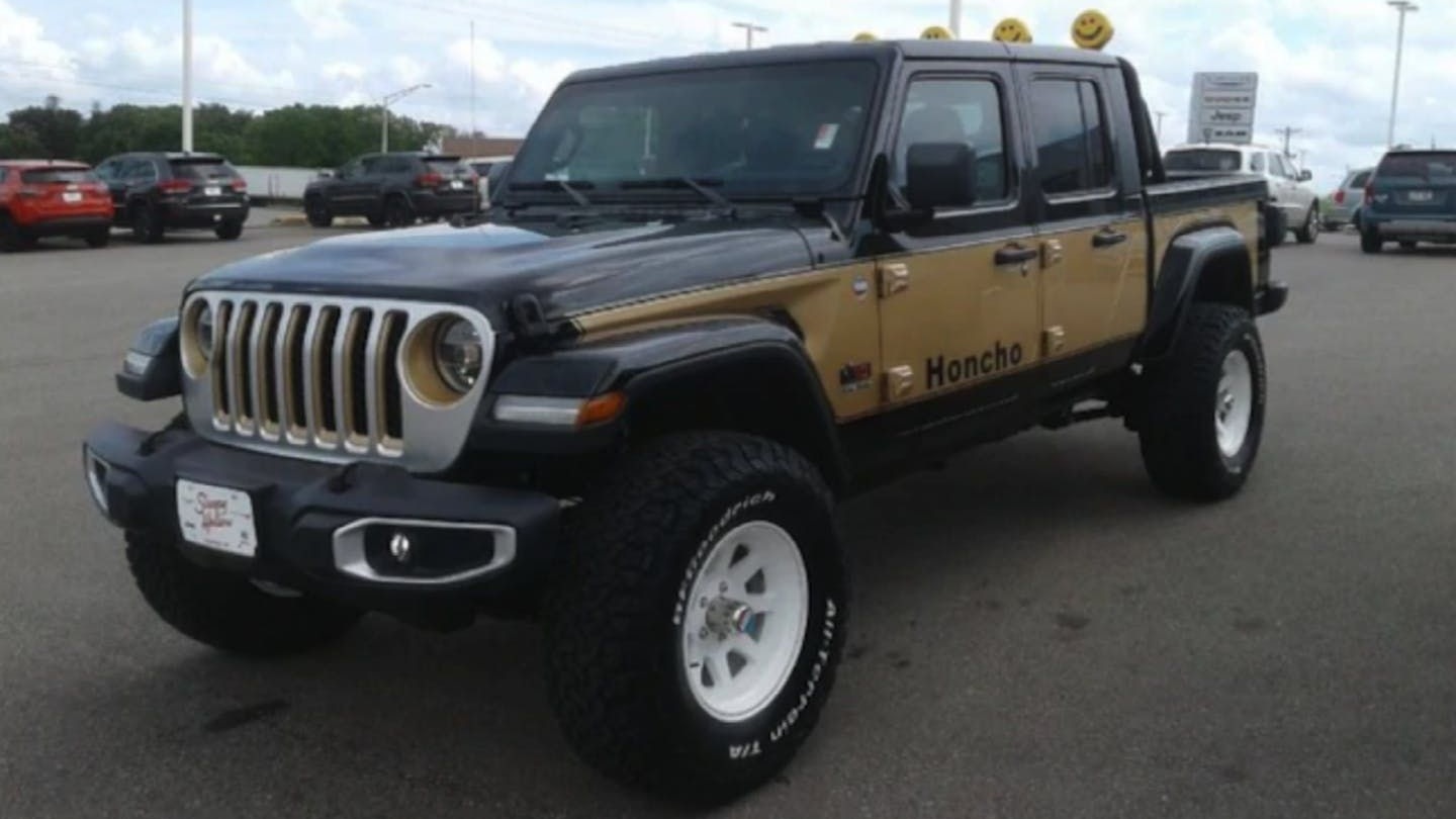 Modern Jeep J-10 Honcho based on 2020 Gladiator