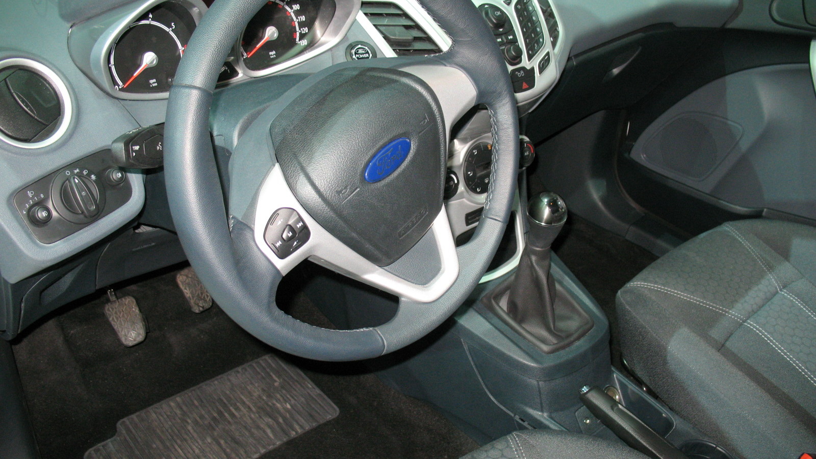 2011 Ford Fiesta interior