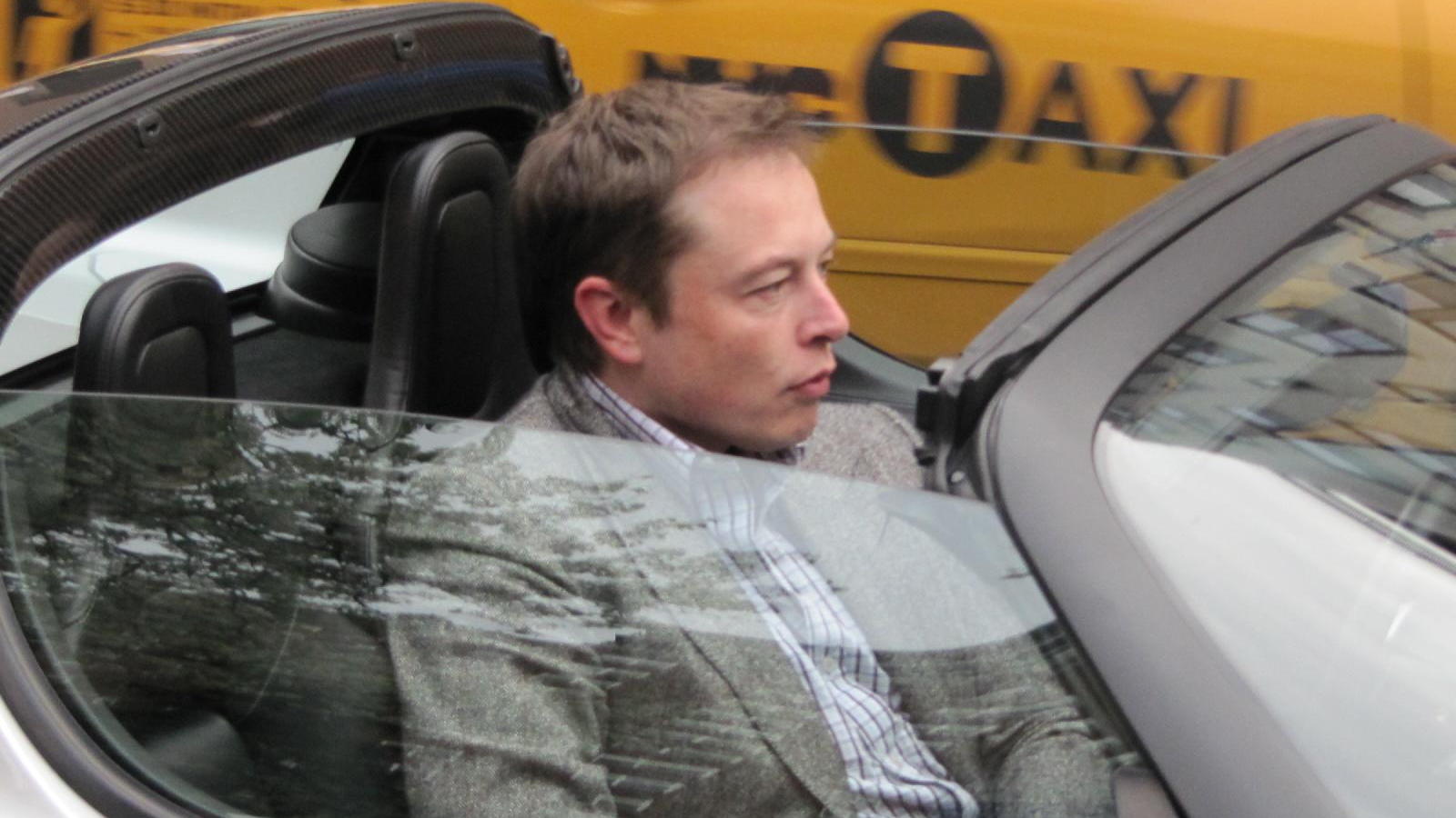 'Revenge of the Electric Car' premiere: Elon Musk arrives in a Tesla Roadster