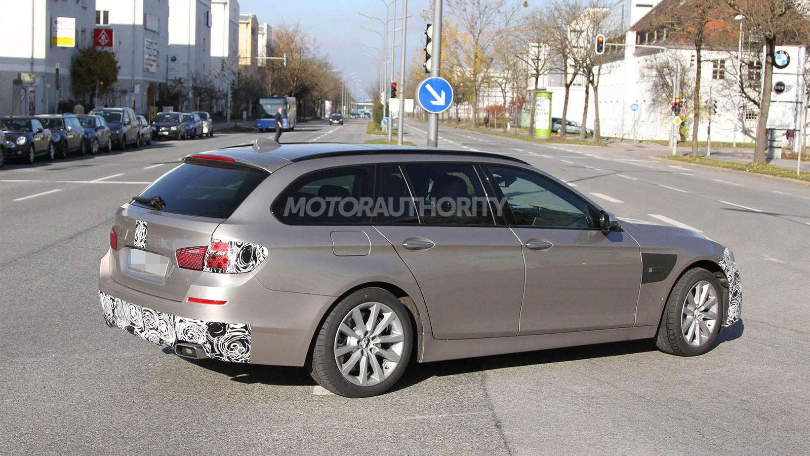 2014 BMW 5-Series Touring facelift spy shots