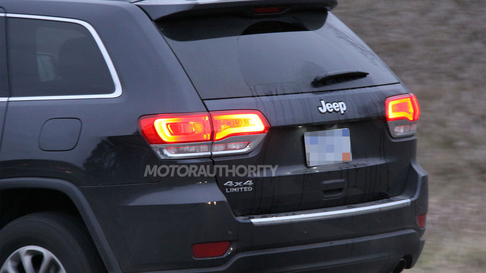 2014 Jeep Grand Cherokee facelift spy shots
