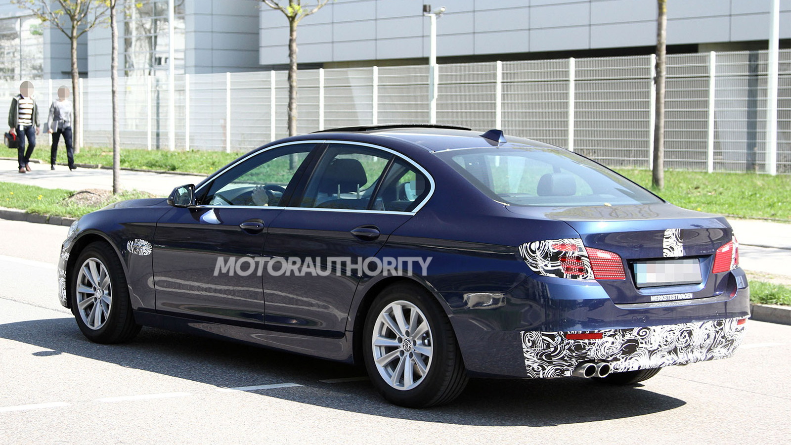 2014 BMW 5-Series facelift spy shots
