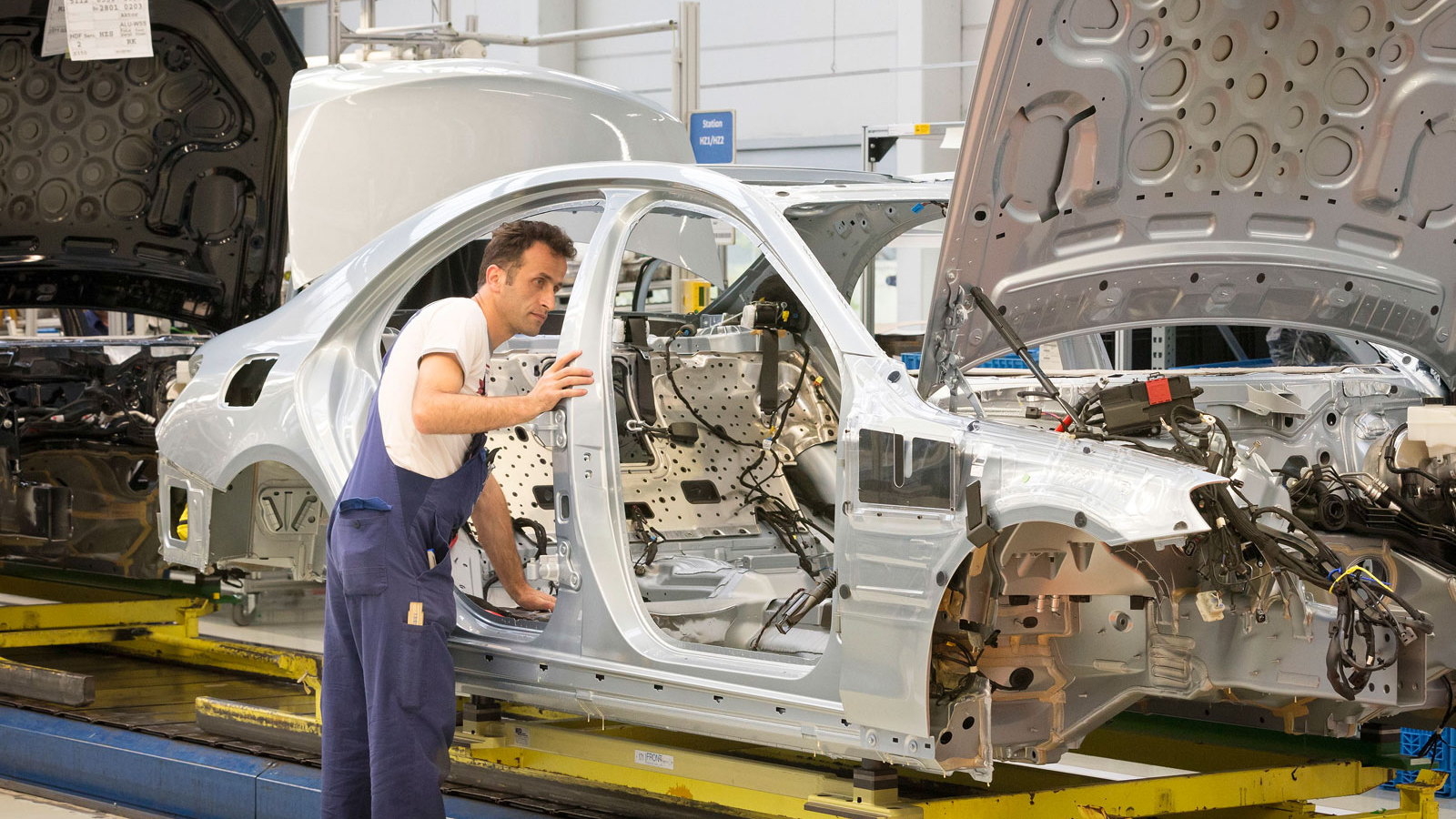 2014 Mercedes-Benz S Class production in Sindelfingen, Germany