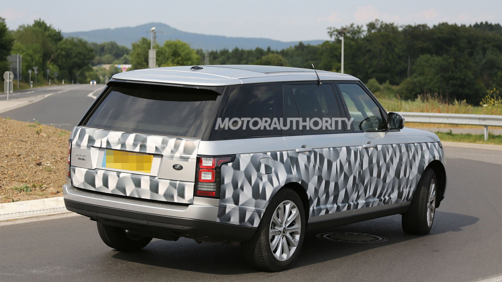 2014 Land Rover Range Rover long-wheelbase model spy shots