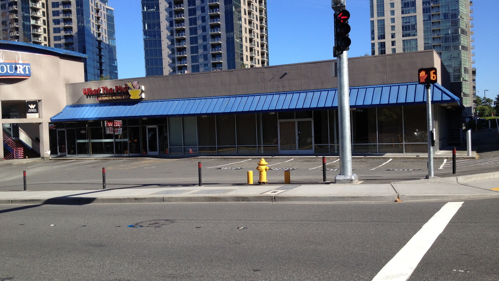 Former Fisker of Bellevue, Washington, dealership, closed as of July 2013 [photo: Brian Henderson]