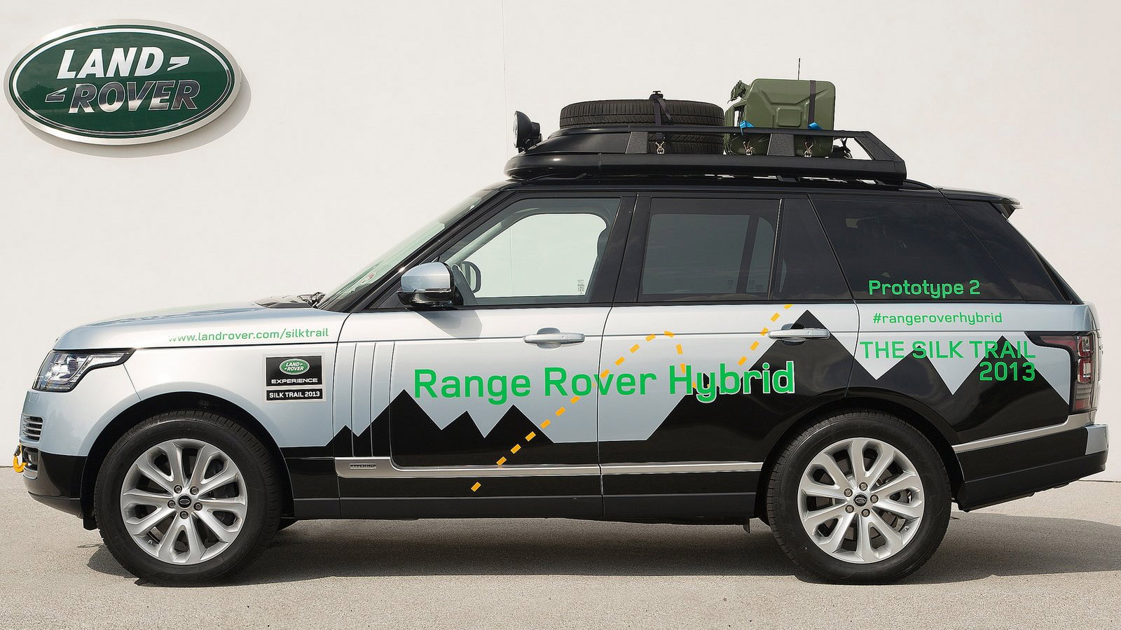 2015 Land Rover Range Rover Hybrid (European spec)